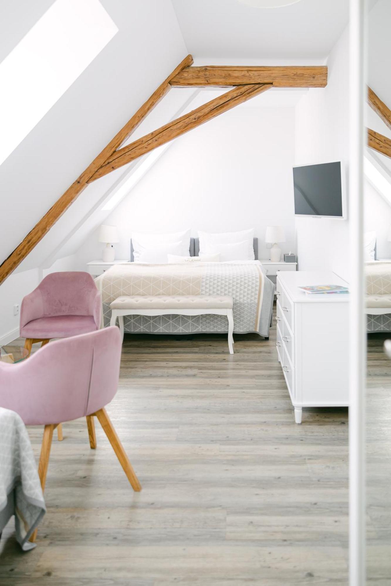 Na Kmine Hotell Obristvi Eksteriør bilde